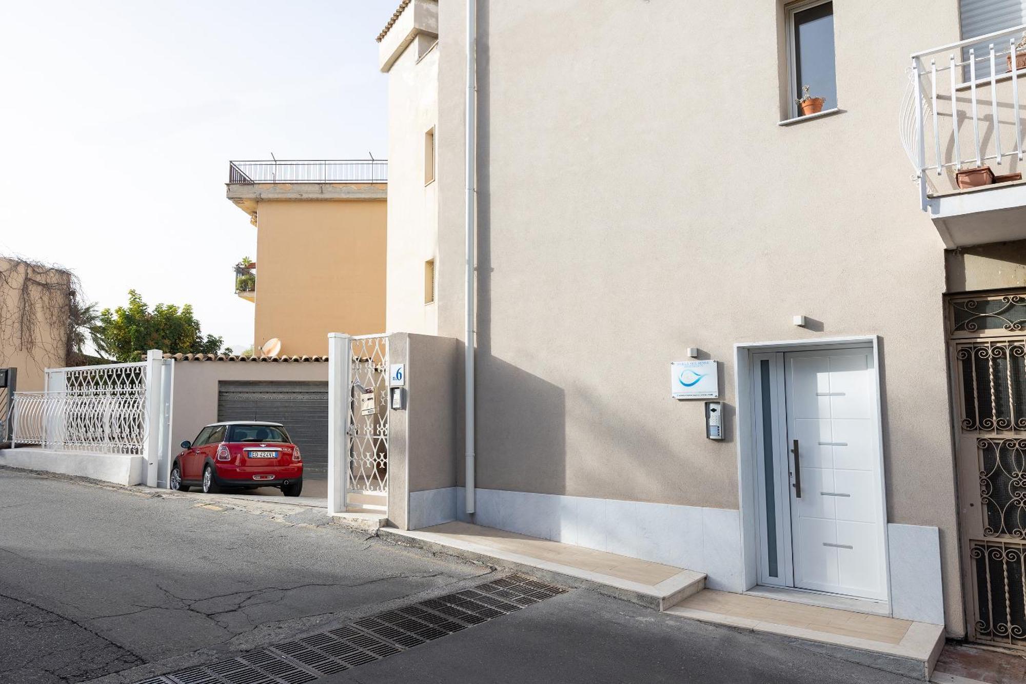 Perla Sul Mare Apartments Giardini Naxos Eksteriør billede